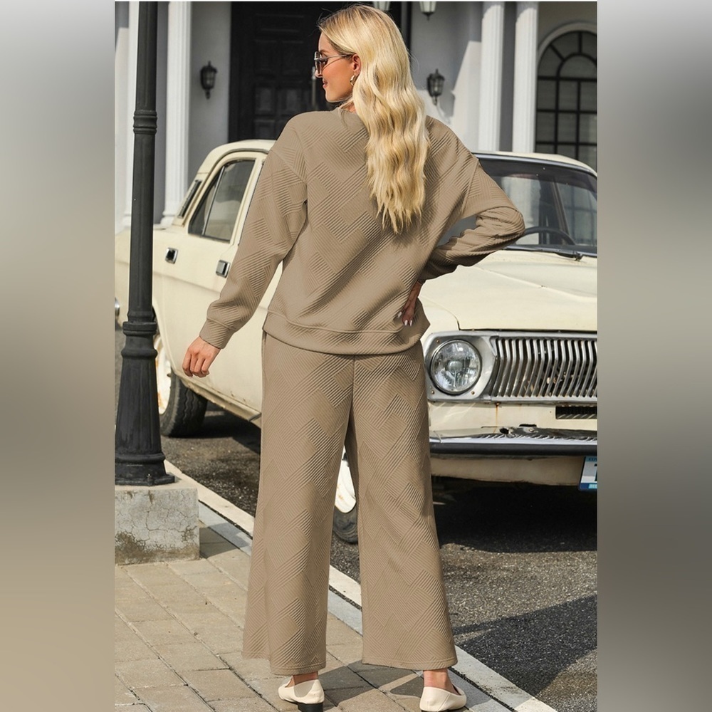 Beautiful!! 2 Piece khaki Pants & Top. - Picture 3 of 3
